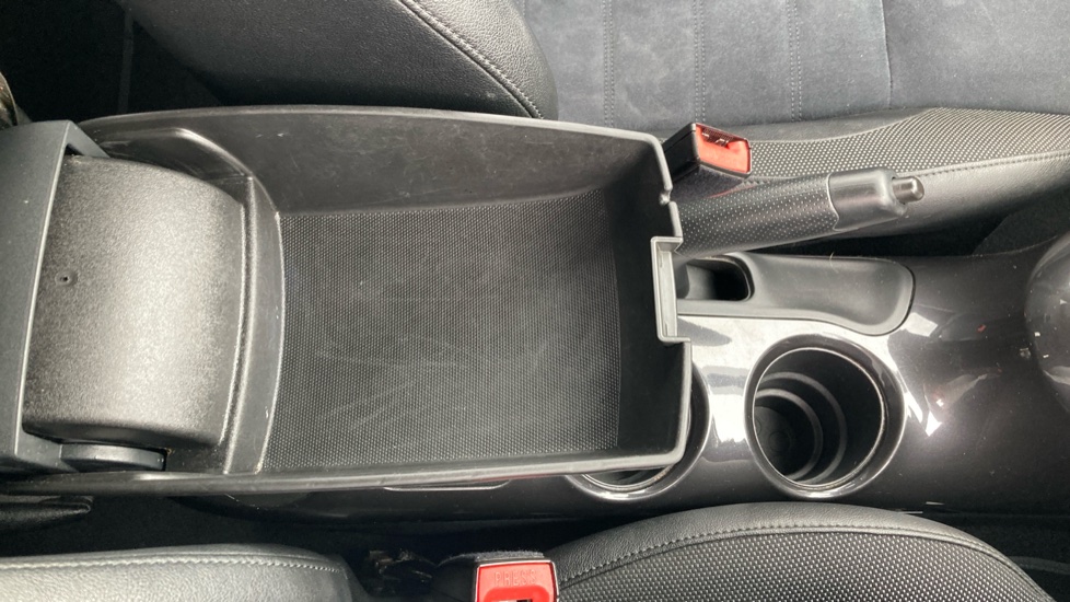 Nissan Juke 1.6 N-Connecta 5dr Xtronic Petrol Hatchback - Image 32