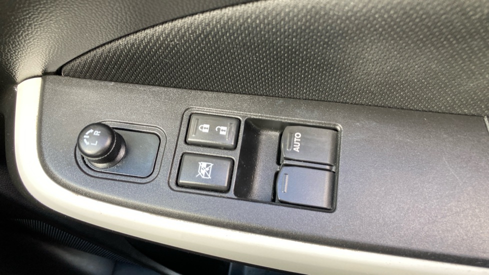 Suzuki Swift 1.0 Boosterjet SZ-T 5dr Petrol Hatchback - Image 29