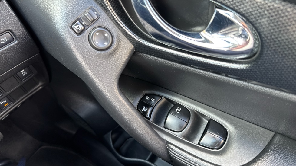 Nissan X-Trail 1.6 dCi Tekna 5dr 4WD Diesel Station Wagon - Image 36