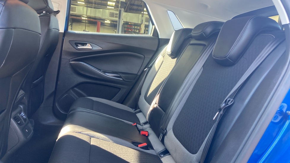 Vauxhall Grandland X 1.2 Turbo Sport Nav 5dr Petrol Hatchback - Image 16