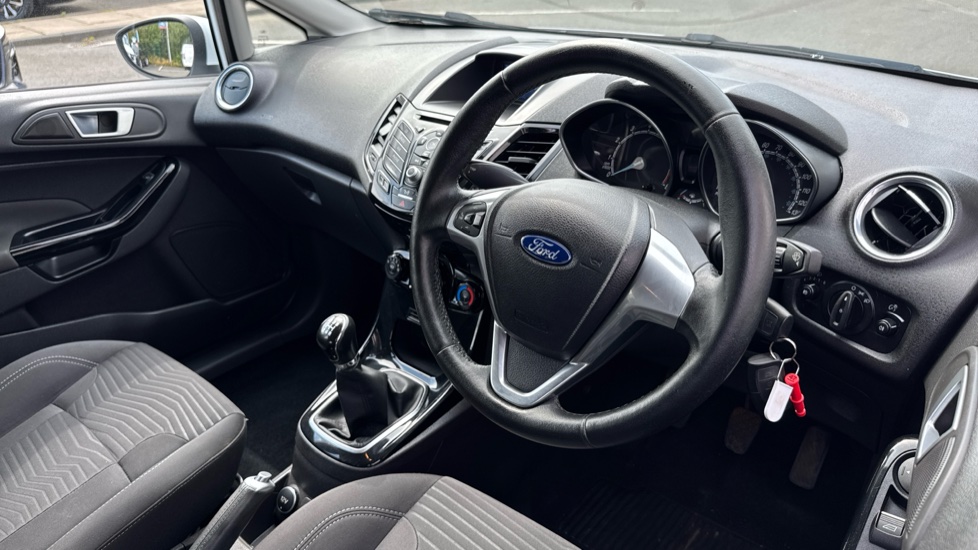 Ford Fiesta 1.25 82 Zetec 5dr Petrol Hatchback - Image 11