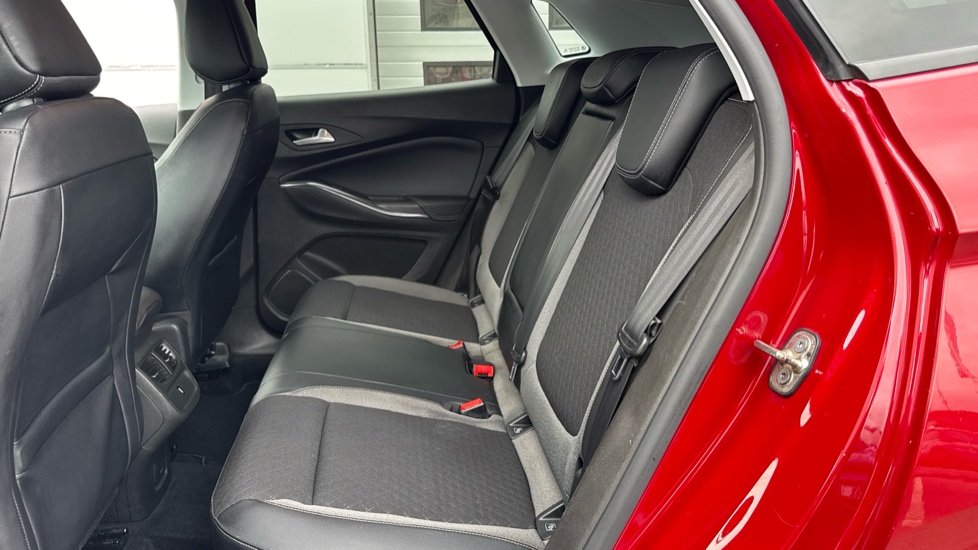 Vauxhall Grandland X 1.2 Turbo Sport Nav 5dr Petrol Hatchback - Image 16