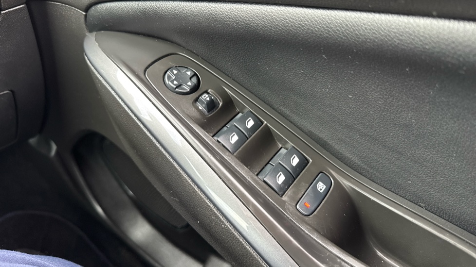 Vauxhall Grandland X 1.2 Turbo Sport Nav 5dr Petrol Hatchback - Image 29