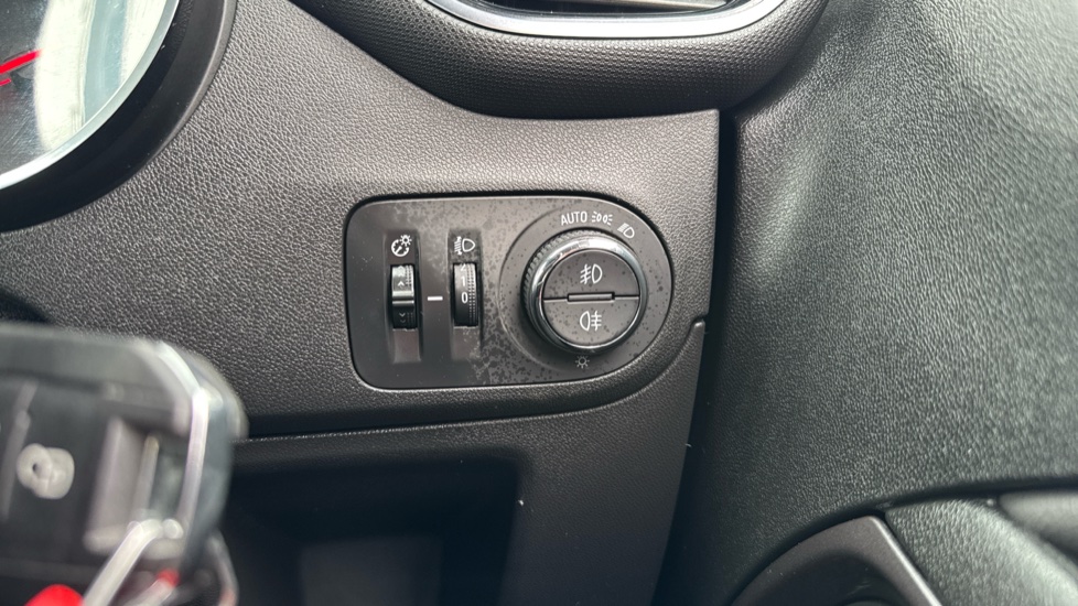 Vauxhall Crossland X 1.2T [130] Elite 5dr [Start Stop] Petrol Hatchback - Image 31