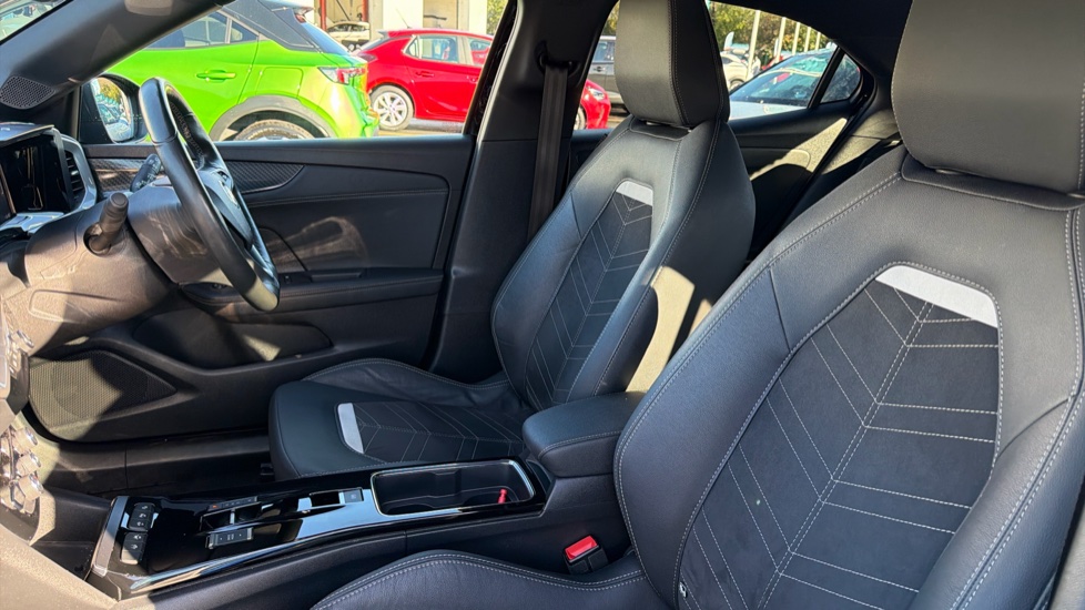 Vauxhall Mokka 100kW Ultimate 50kWh 5dr Auto Electric Hatchback - Image 24