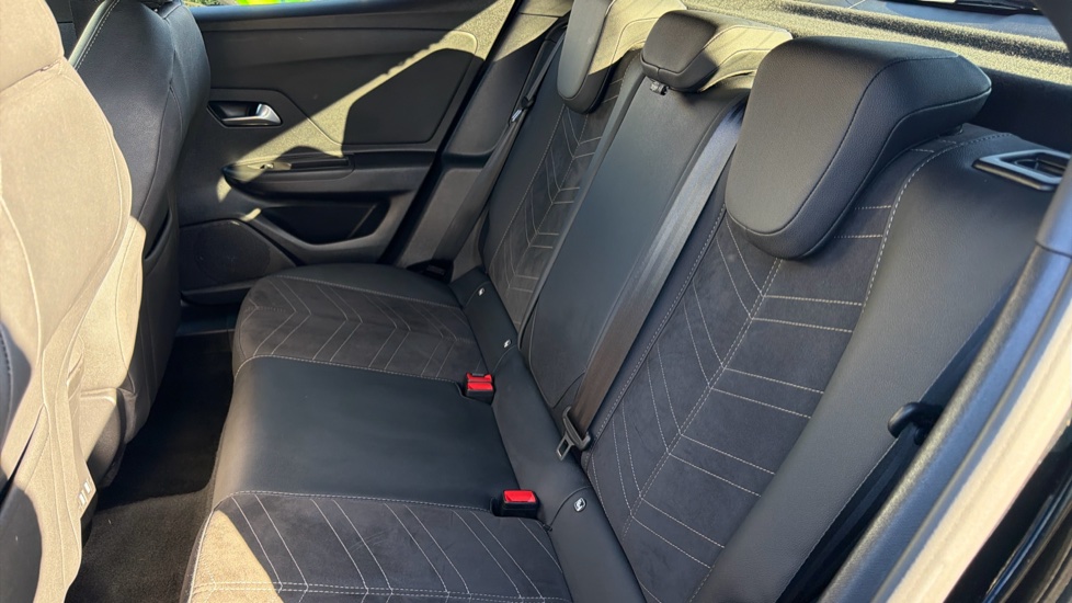 Vauxhall Mokka 100kW Ultimate 50kWh 5dr Auto Electric Hatchback - Image 25