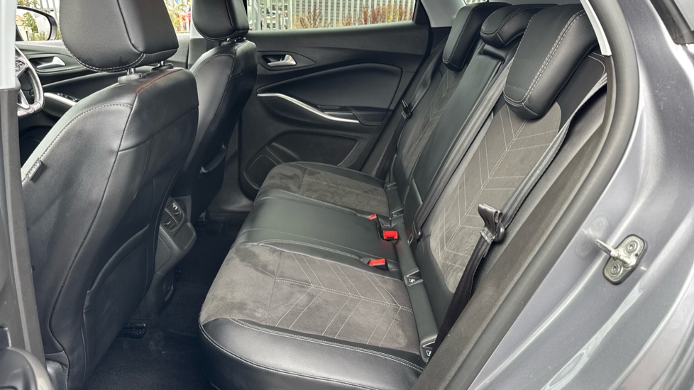 Vauxhall Grandland 1.2 Turbo Ultimate 5dr Petrol Hatchback - Image 16