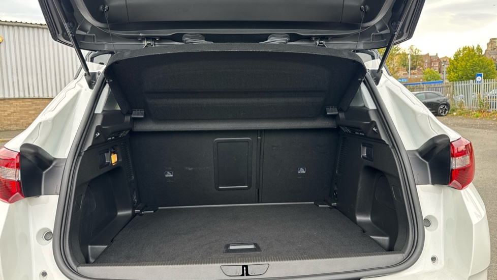 Vauxhall Grandland X 1.2 Turbo SRi Nav 5dr Petrol Hatchback - Image 4