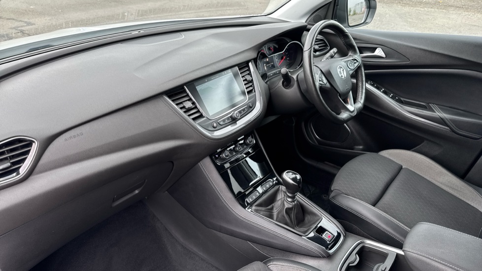 Vauxhall Grandland X 1.2 Turbo SRi Nav 5dr Petrol Hatchback - Image 9