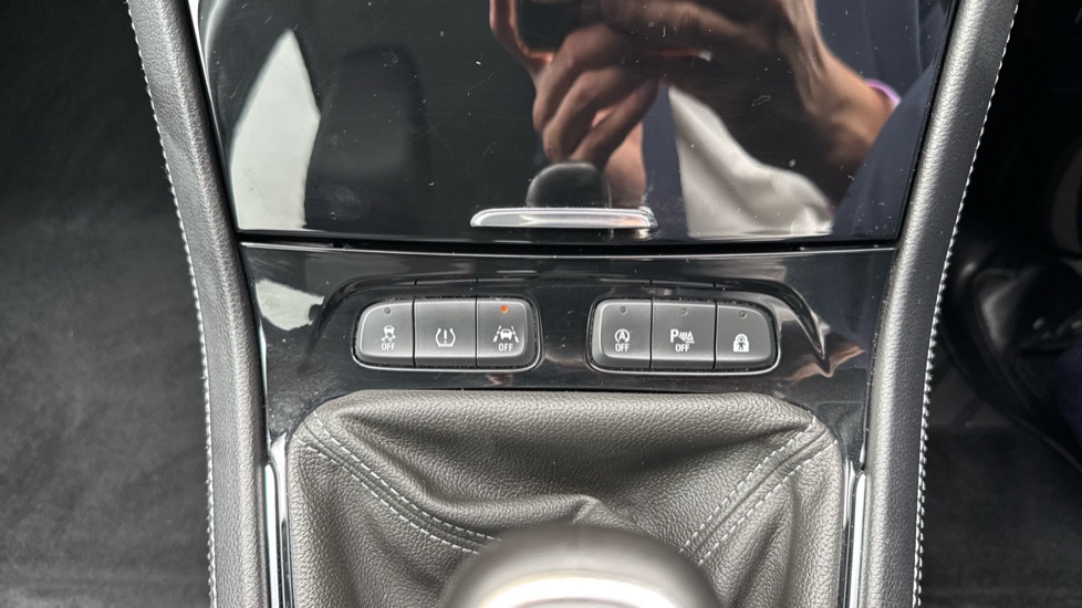 Vauxhall Grandland X 1.2 Turbo SRi Nav 5dr Petrol Hatchback - Image 30