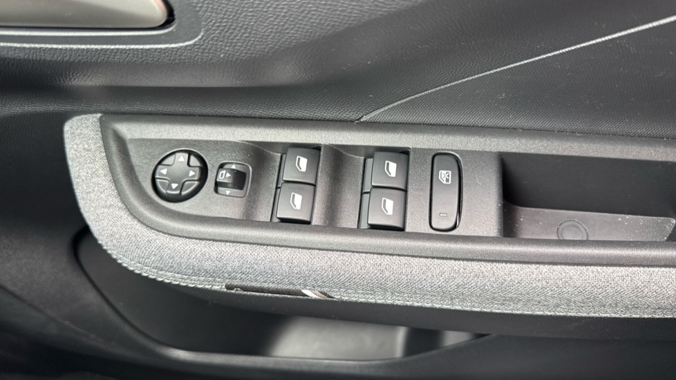 Vauxhall Frontera 1.2 Hybrid [136] GS 5dr e-DCT6 Petrol Estate - Image 35