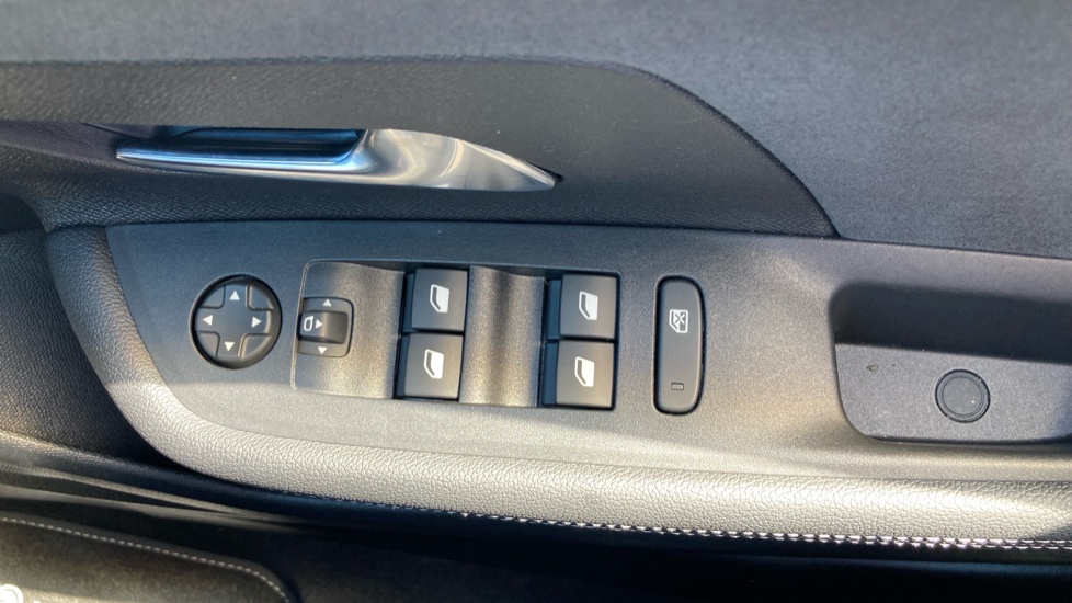 Vauxhall Mokka 207kW GSE 54kWh 5dr Auto Electric Hatchback - Image 27
