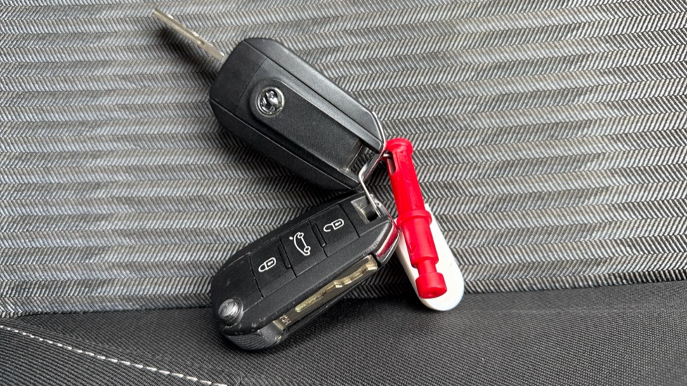 Vauxhall Corsa 1.2 Design 5dr Petrol Hatchback - Image 20