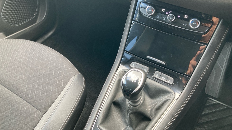 Vauxhall Grandland X 1.2 Turbo Griffin Edition 5dr Petrol Hatchback - Image 13