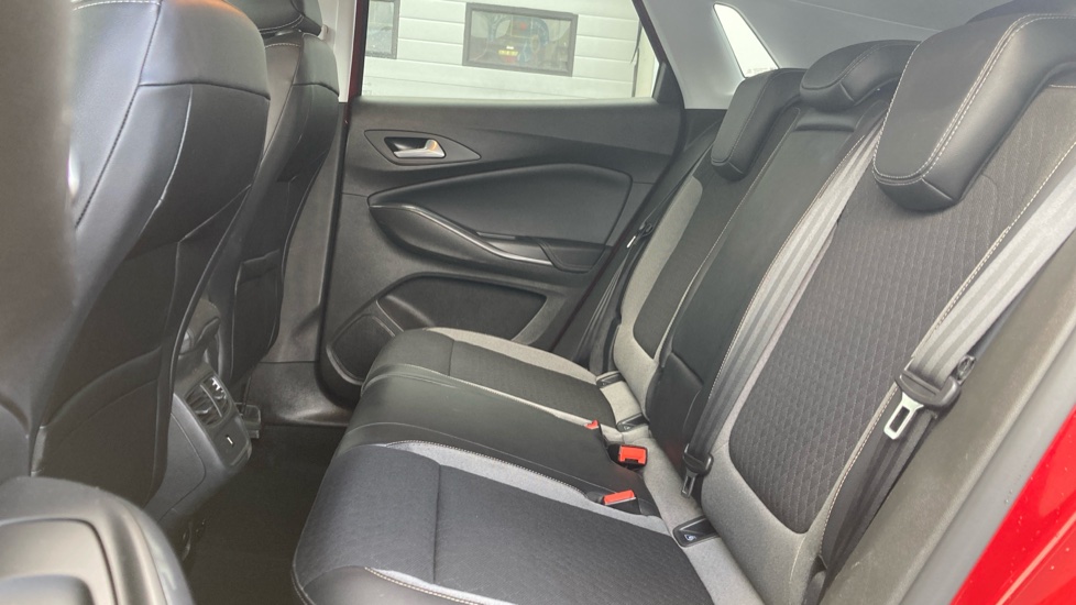 Vauxhall Grandland X 1.2 Turbo Griffin Edition 5dr Petrol Hatchback - Image 16