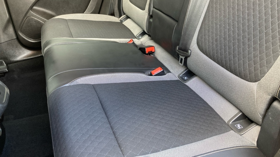 Vauxhall Grandland X 1.2 Turbo Griffin Edition 5dr Petrol Hatchback - Image 17
