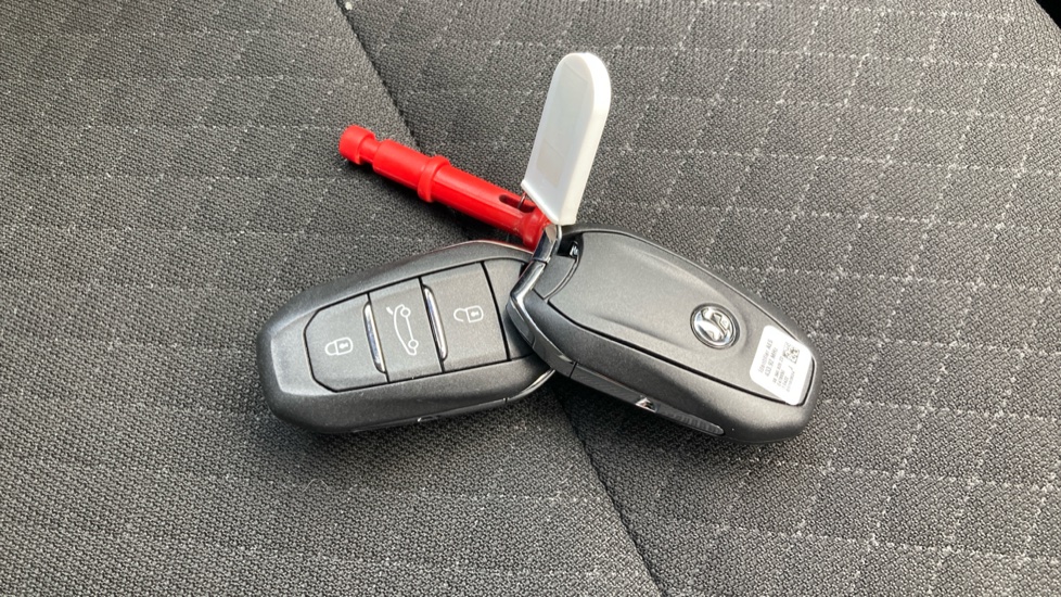 Vauxhall Grandland X 1.2 Turbo Griffin Edition 5dr Petrol Hatchback - Image 20