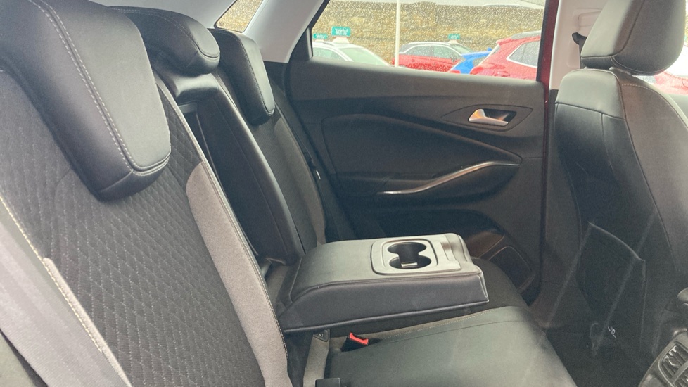Vauxhall Grandland X 1.2 Turbo Griffin Edition 5dr Petrol Hatchback - Image 28