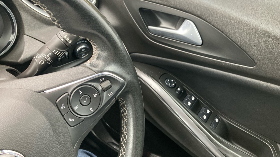 Vauxhall Grandland X 1.2 Turbo Griffin Edition 5dr Petrol Hatchback - Image 31