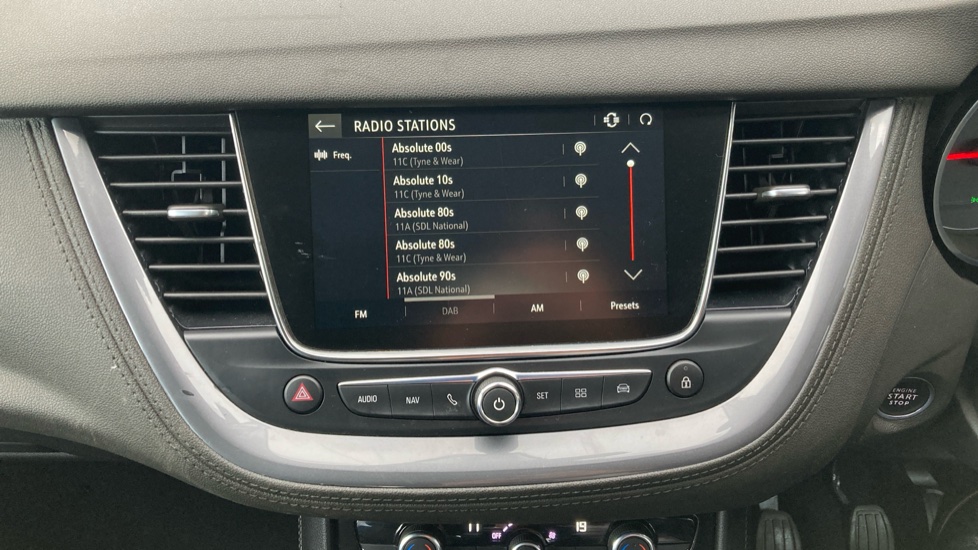Vauxhall Grandland X 1.2 Turbo Griffin Edition 5dr Petrol Hatchback - Image 33
