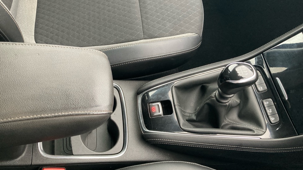 Vauxhall Grandland X 1.2 Turbo Griffin Edition 5dr Petrol Hatchback - Image 35