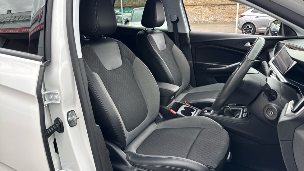 Vauxhall Grandland 1.2 Turbo GS Line 5dr Petrol Hatchback - Image 32