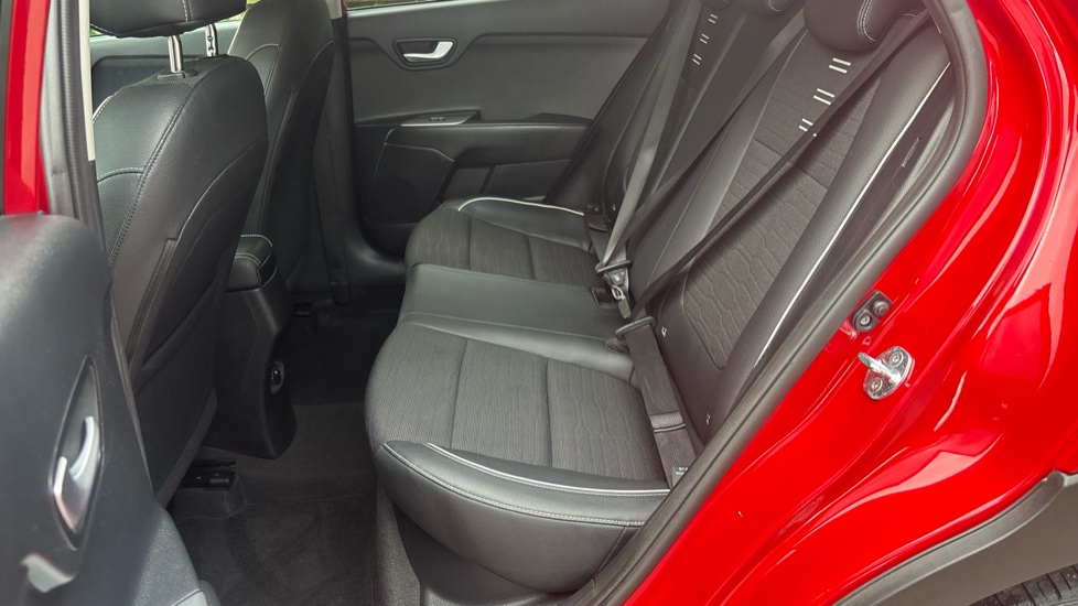 Kia Stonic 1.0T GDi 48V GT-Line 5dr Petrol Estate - Image 16