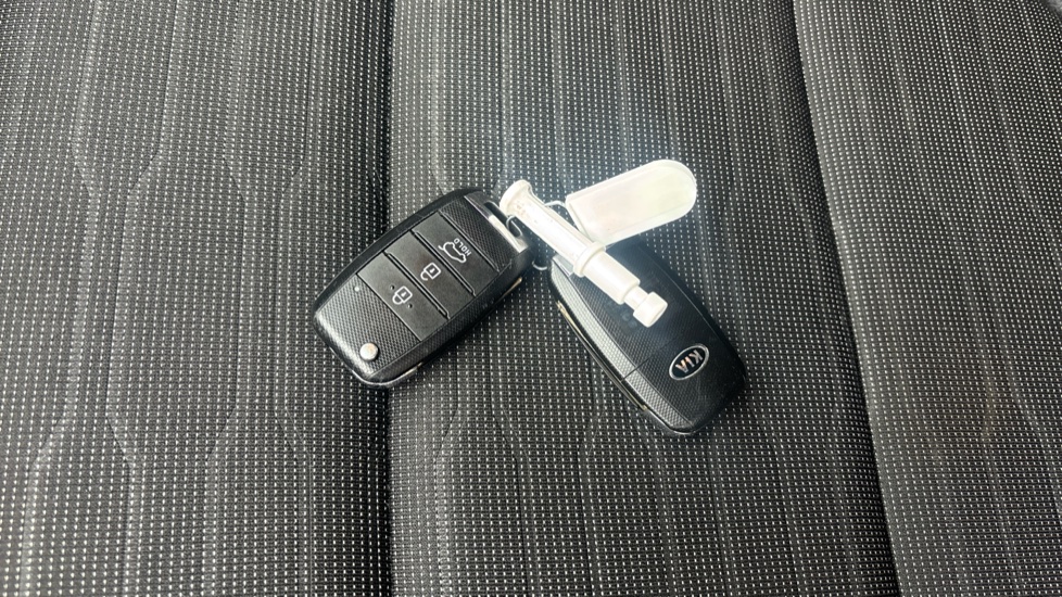 Kia Stonic 1.0T GDi 48V GT-Line 5dr Petrol Estate - Image 20