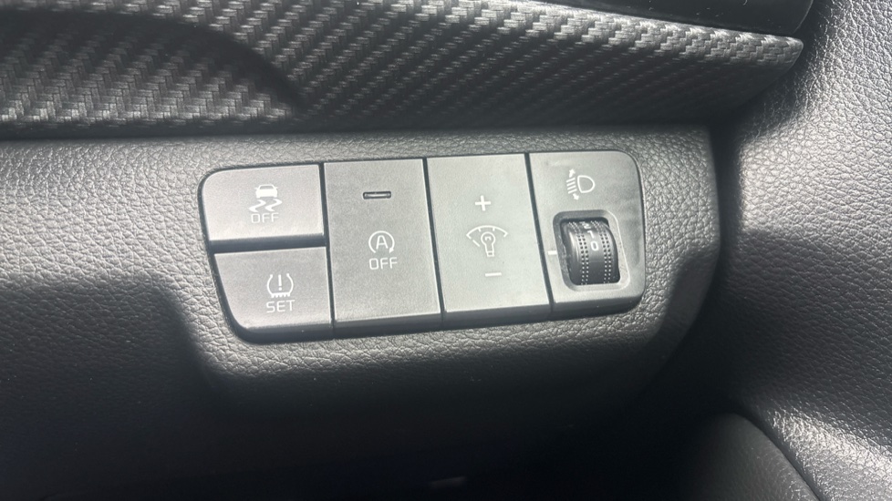 Kia Stonic 1.0T GDi 48V GT-Line 5dr Petrol Estate - Image 25