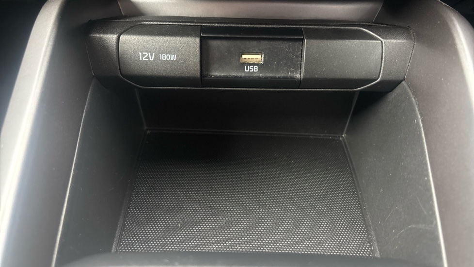Kia Stonic 1.0T GDi 48V GT-Line 5dr Petrol Estate - Image 29