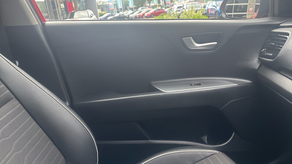 Kia Stonic 1.0T GDi 48V GT-Line 5dr Petrol Estate - Image 33
