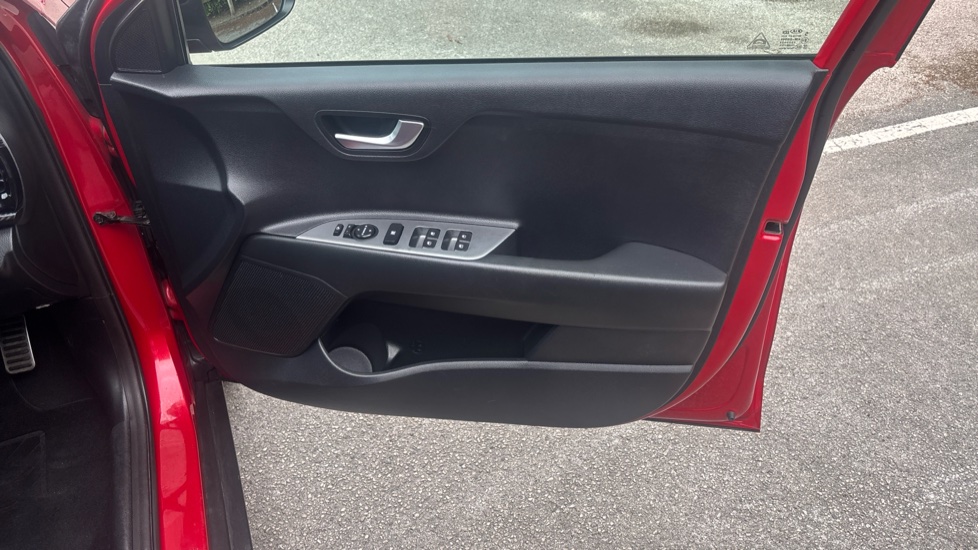 Kia Stonic 1.0T GDi 48V GT-Line 5dr Petrol Estate - Image 38