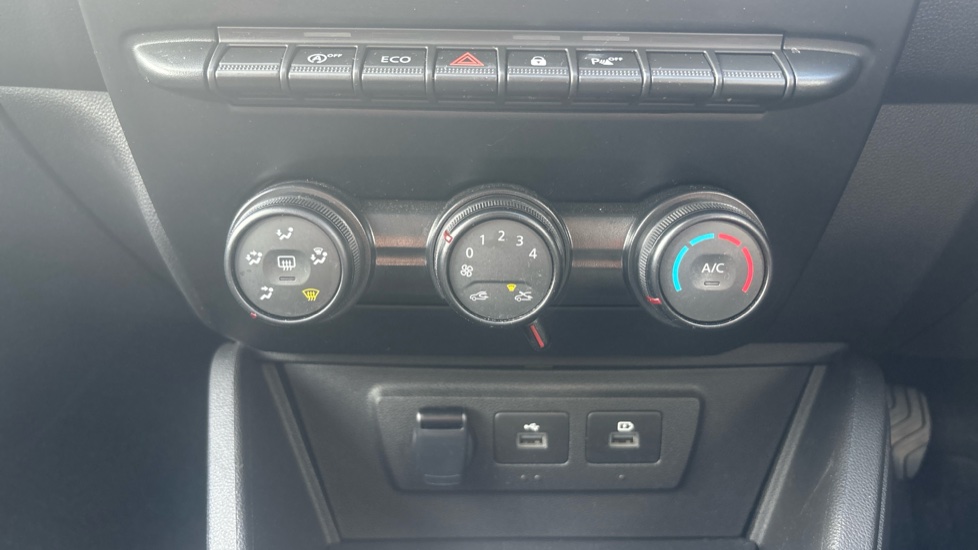 Dacia Duster 1.0 TCe 90 Expression 5dr Petrol Estate - Image 32