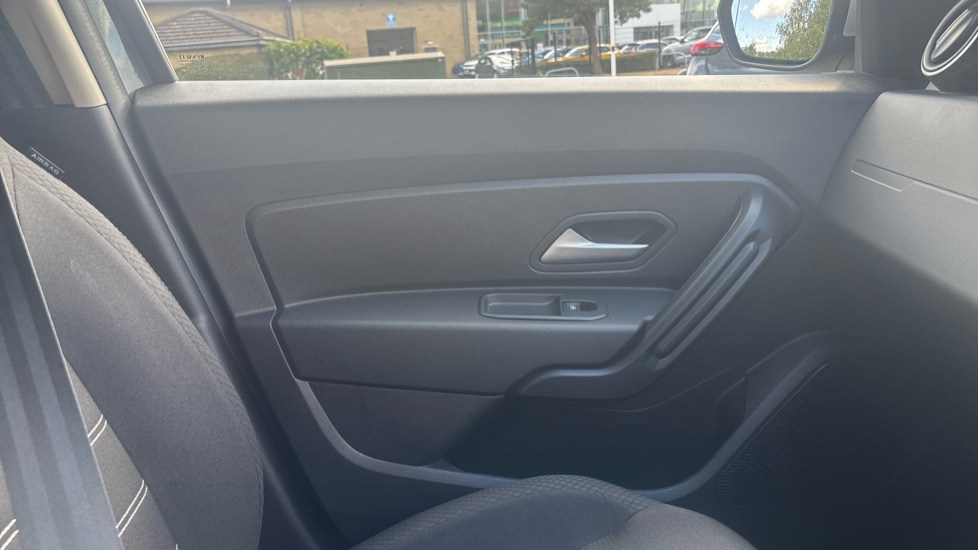 Dacia Duster 1.0 TCe 90 Expression 5dr Petrol Estate - Image 35
