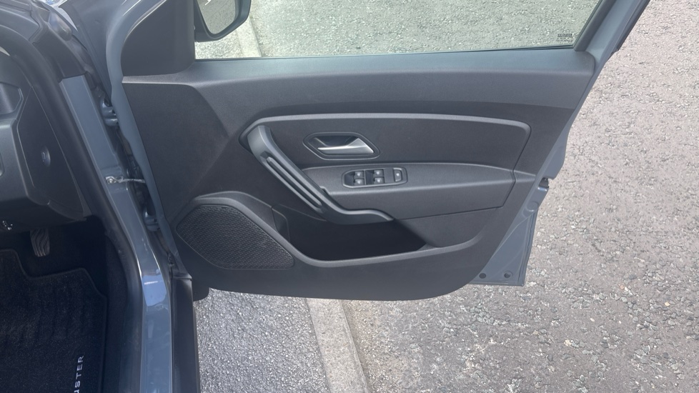 Dacia Duster 1.0 TCe 90 Expression 5dr Petrol Estate - Image 45