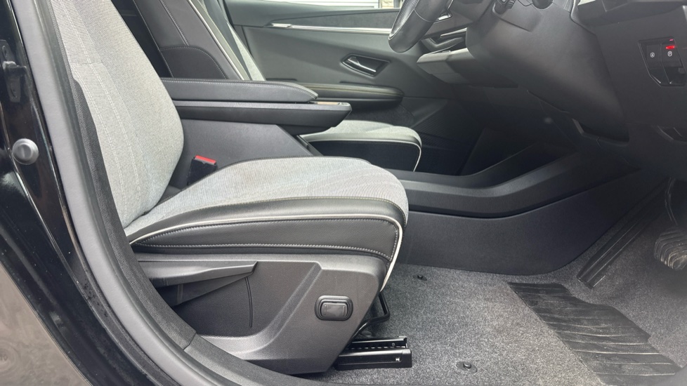 Renault Megane E-Tech EV60 160kW Techno 60kWh Optimum Charge 5dr Auto Electric Hatchback - Image 43
