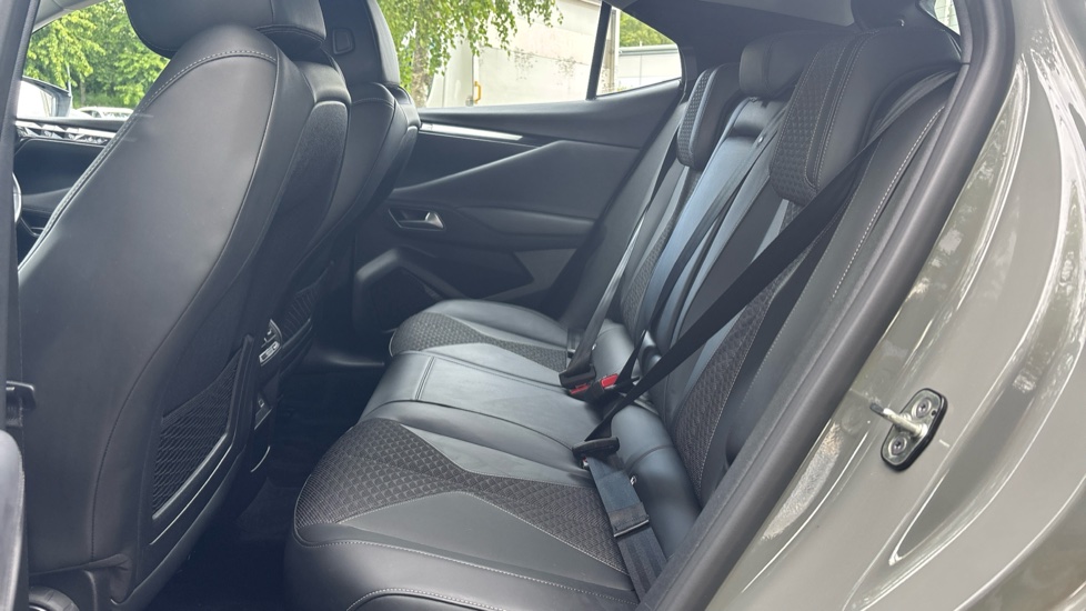DS 4 1.2 PureTech Bastille 5dr EAT8 Petrol Hatchback - Image 16