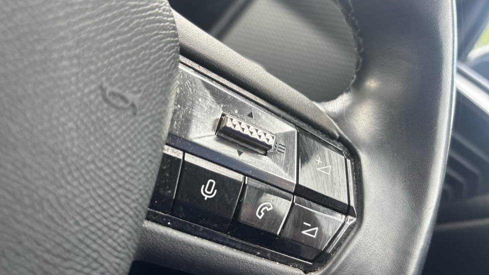 DS 4 1.2 PureTech Bastille 5dr EAT8 Petrol Hatchback - Image 23
