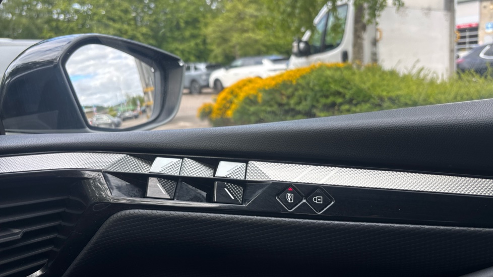 DS 4 1.2 PureTech Bastille 5dr EAT8 Petrol Hatchback - Image 24