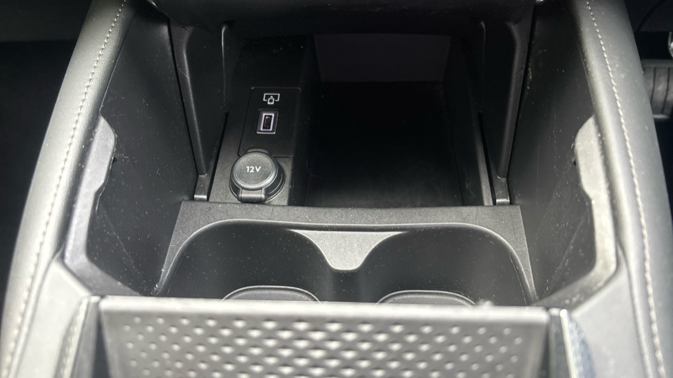DS 4 1.2 PureTech Bastille 5dr EAT8 Petrol Hatchback - Image 29