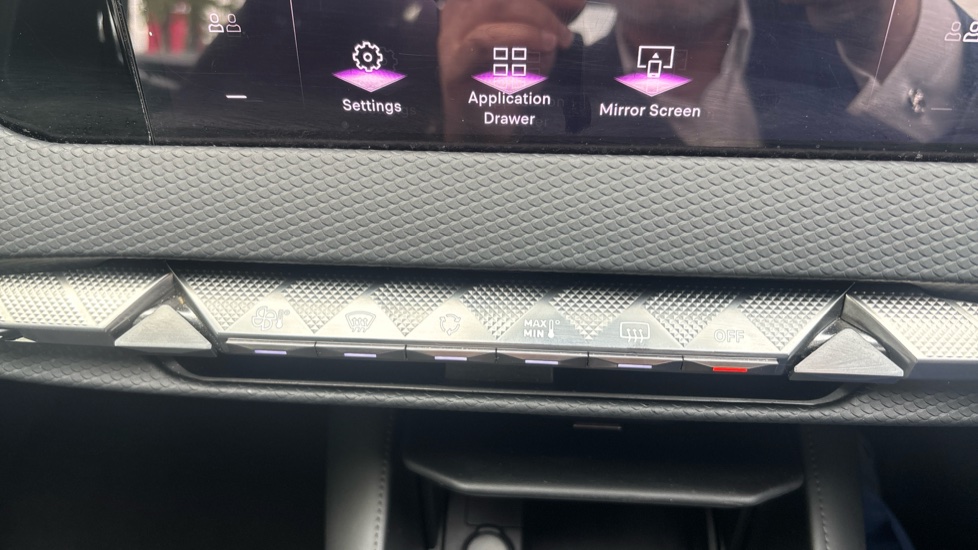 DS 4 1.2 PureTech Bastille 5dr EAT8 Petrol Hatchback - Image 30