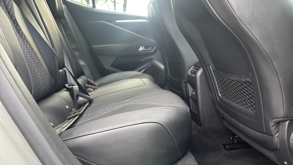 DS 4 1.2 PureTech Bastille 5dr EAT8 Petrol Hatchback - Image 39