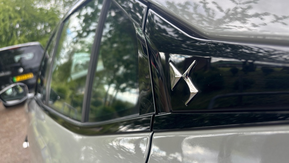 DS 4 1.2 PureTech Bastille 5dr EAT8 Petrol Hatchback - Image 44