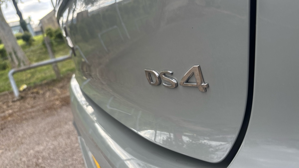 DS 4 1.2 PureTech Bastille 5dr EAT8 Petrol Hatchback - Image 48