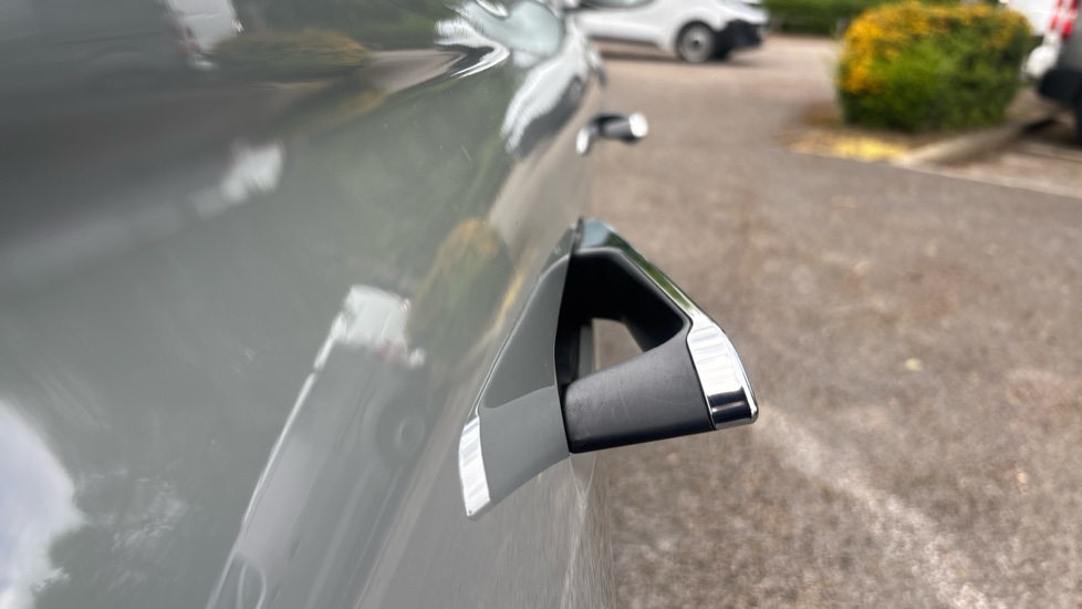DS 4 1.2 PureTech Bastille 5dr EAT8 Petrol Hatchback - Image 49