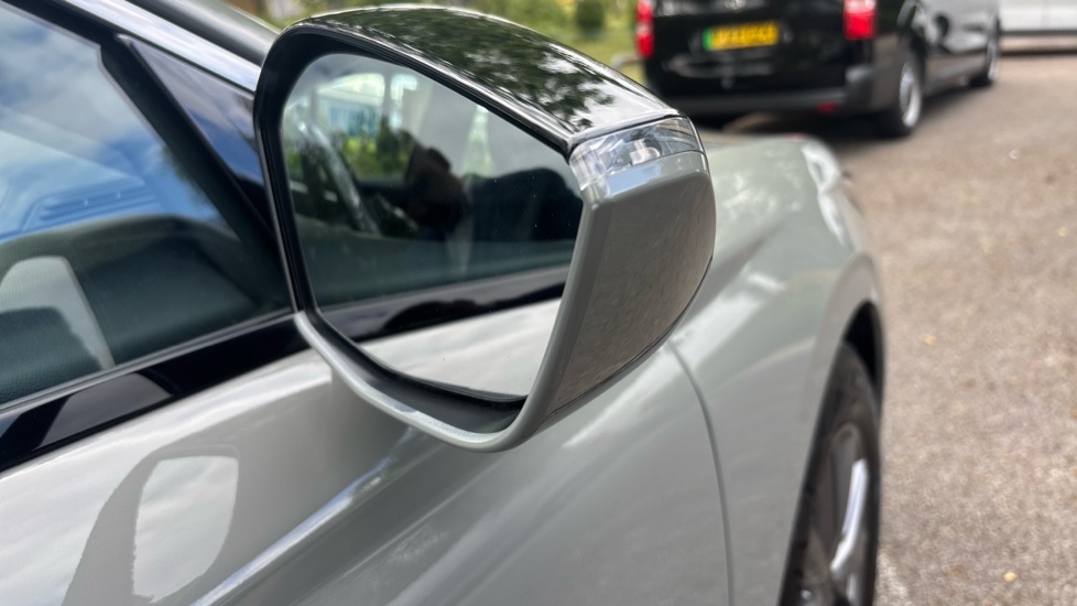 DS 4 1.2 PureTech Bastille 5dr EAT8 Petrol Hatchback - Image 50