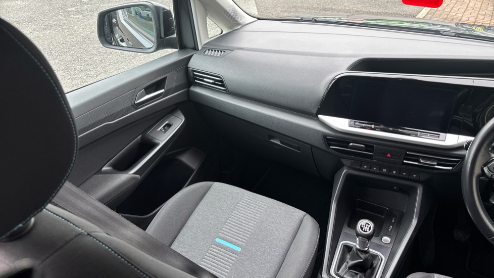 Ford Tourneo Connect 2.0 EcoBlue Active 5dr Diesel Estate - Image 14