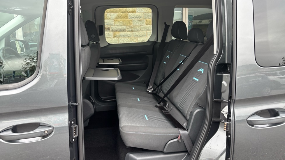Ford Tourneo Connect 2.0 EcoBlue Active 5dr Diesel Estate - Image 16