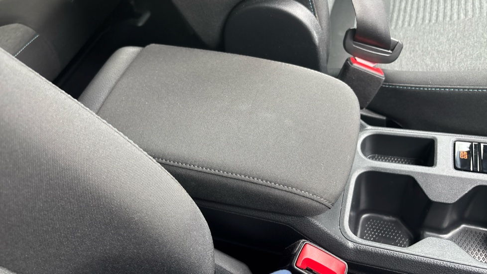 Ford Tourneo Connect 2.0 EcoBlue Active 5dr Diesel Estate - Image 28