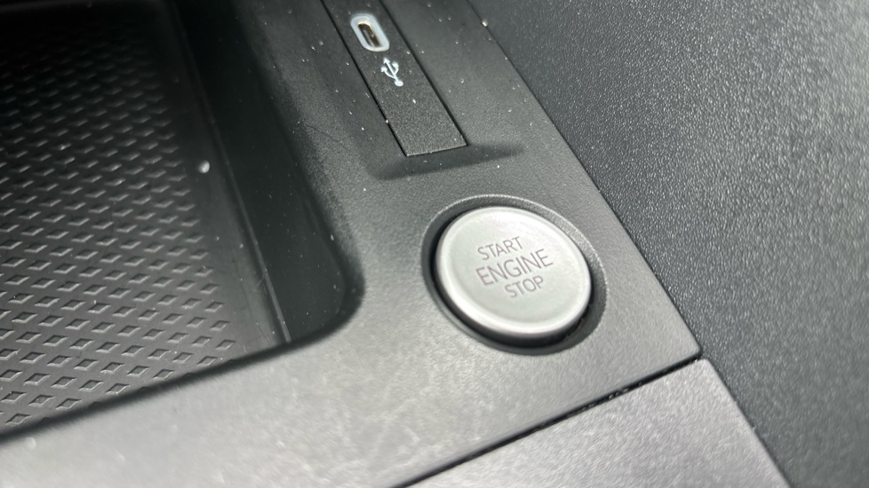 Ford Tourneo Connect 2.0 EcoBlue Active 5dr Diesel Estate - Image 30